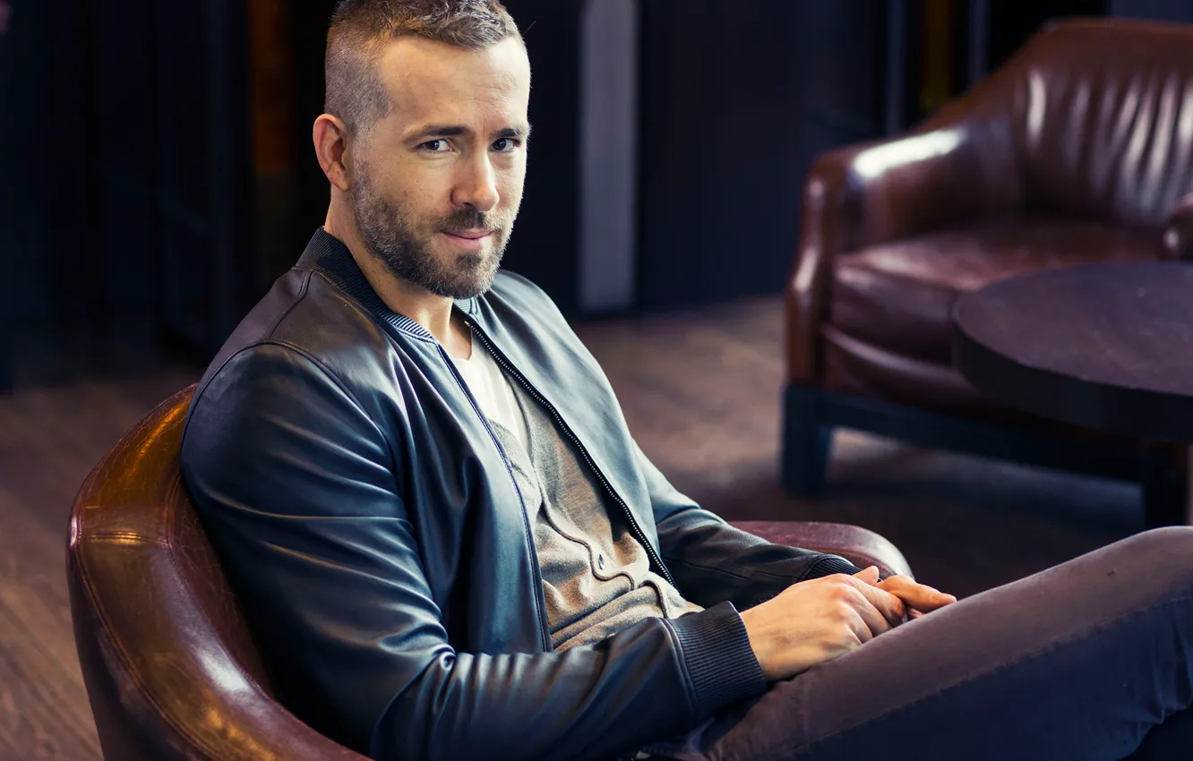 Фото обои кресло, актер, Райан Рейнольдс, Ryan Reynolds, столик, фотосессия, Victoria Will