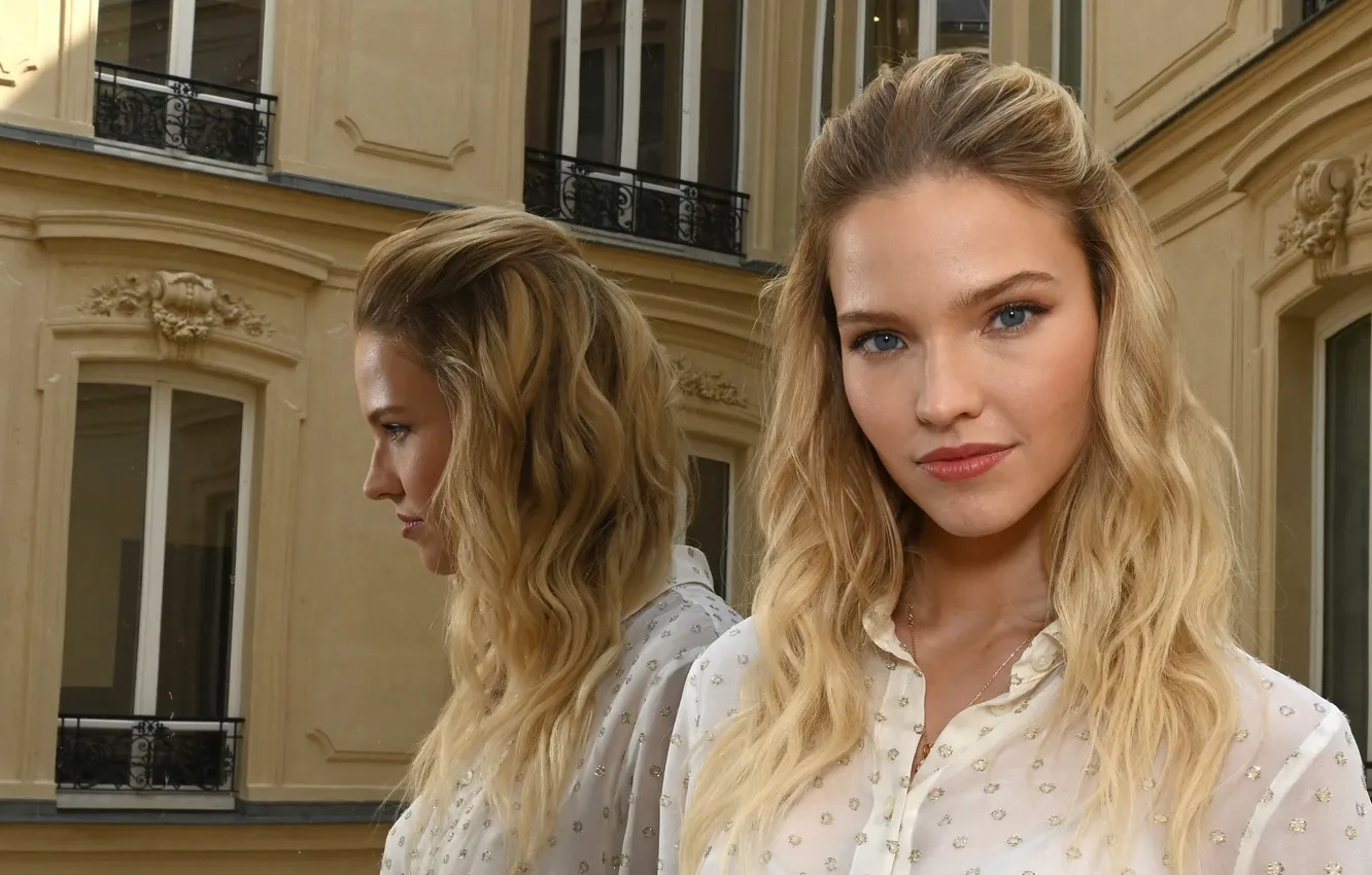 Фото обои взгляд, поза, отражение, модель, hair, актриса., Sasha Luss, Саша Лусс