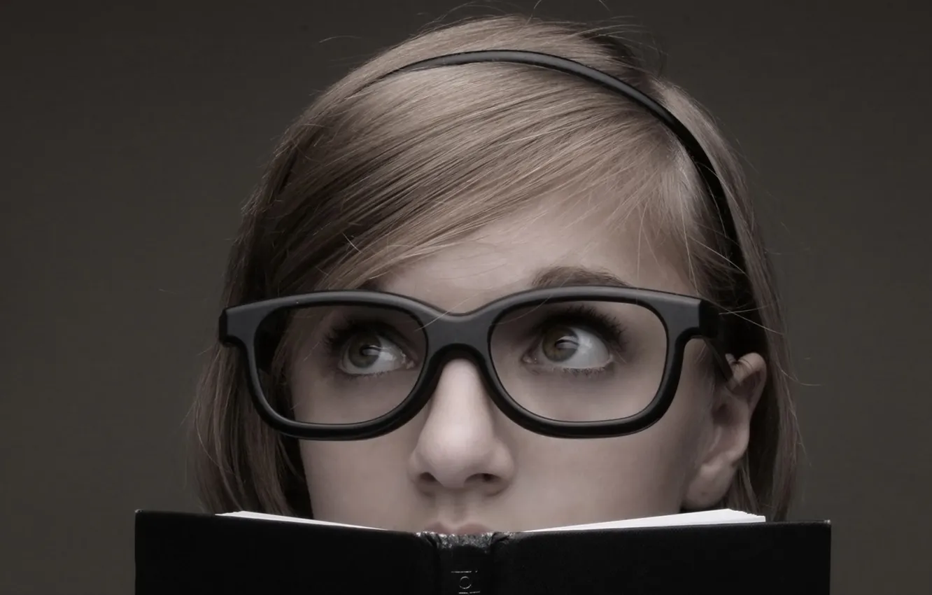 Фото обои глаза, девушка, голова, очки, книга