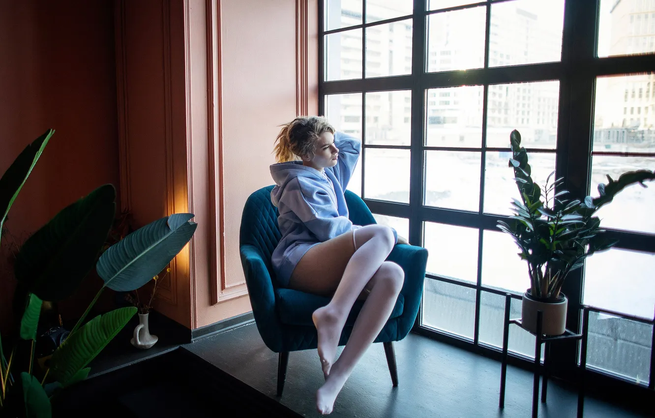 Фото обои girl, model, women, blonde, armchair, sweater, sweatshirt, by the window
