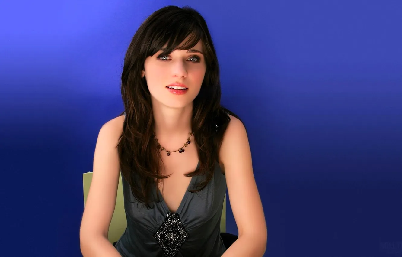 Фото обои платье, актриса, стул, шатенка, Zooey Deschanel