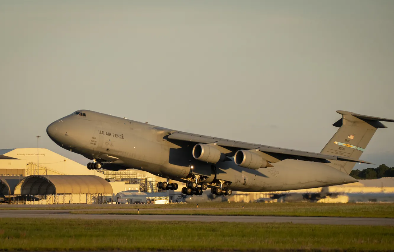 Фото обои Lockheed, ВВС США, Super Galaxy, американский тяжёлый военно-транспортный самолёт, C-5M