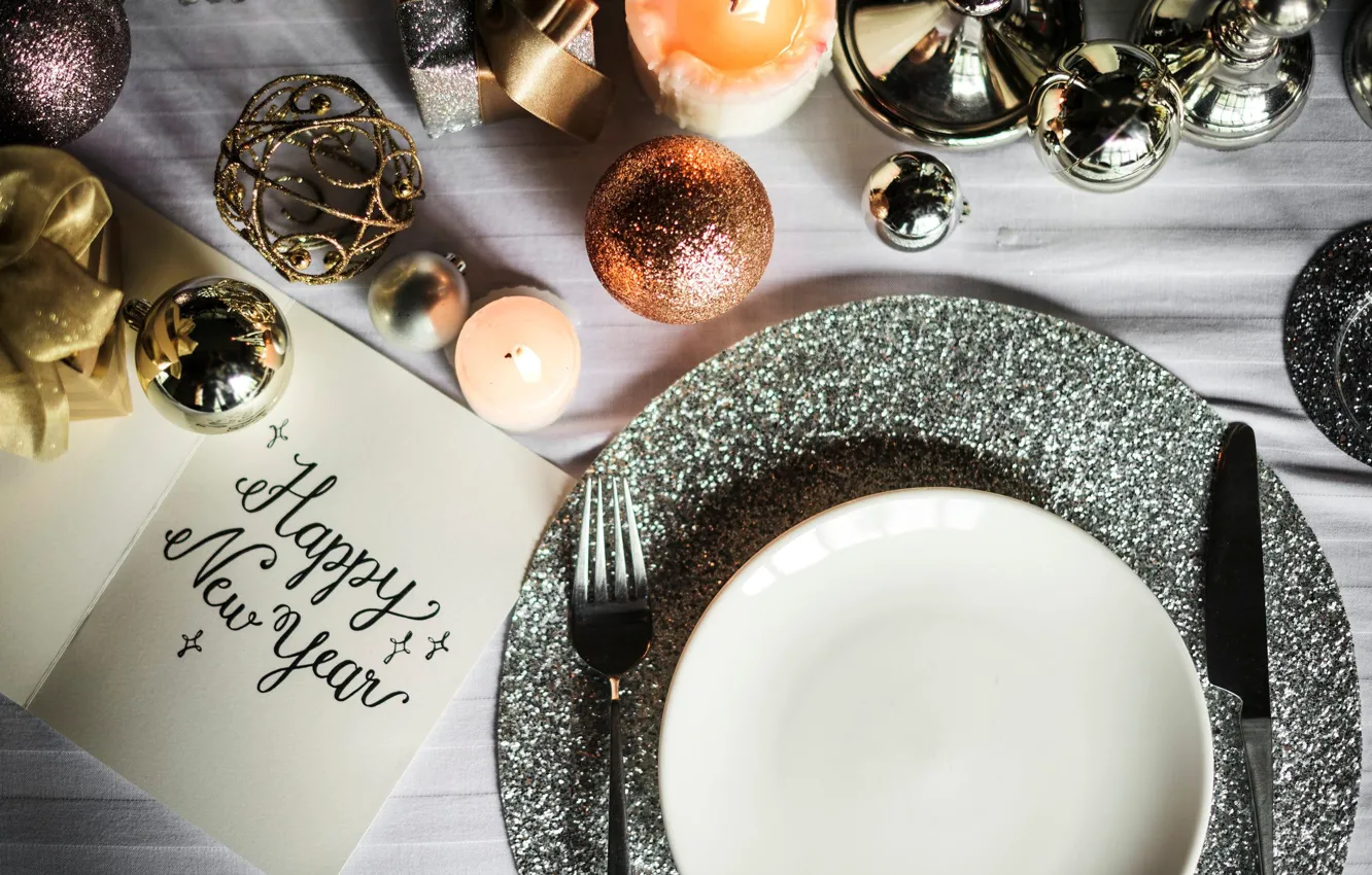 Фото обои надпись, новый год, свеча, блестки, тарелка, нож, вилка
