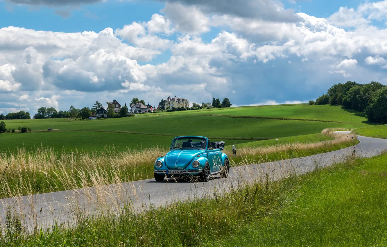 Фото обои дорога, зелень, поле, машина, лето, небо, трава, облака
