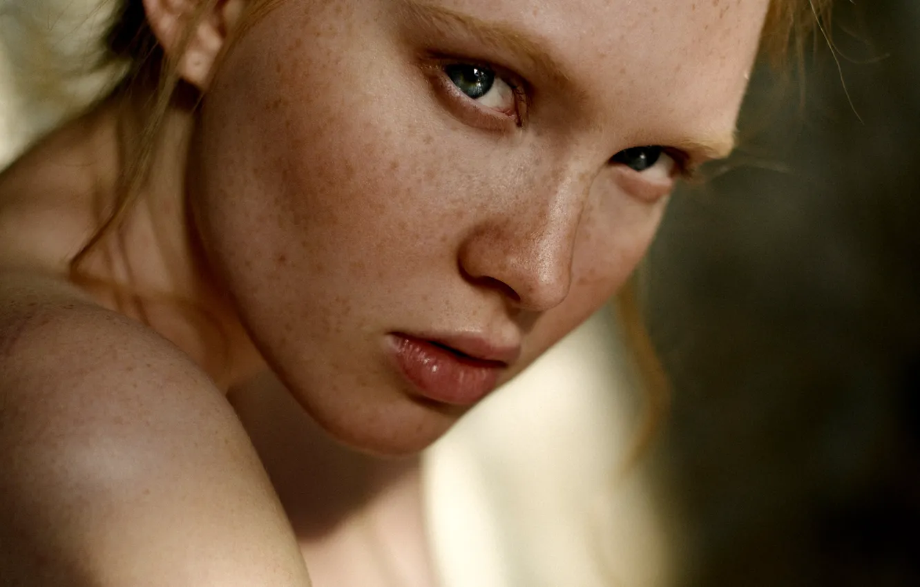 Фото обои girl, eyes, smile, beautiful, model, lips, face, hair