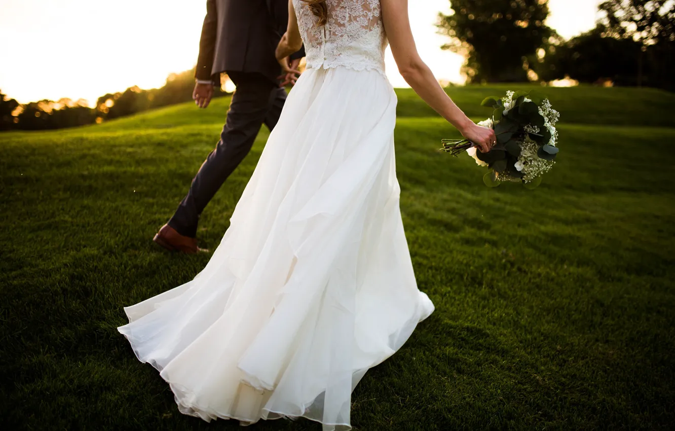 Фото обои букет, семья, пара, костюм, влюбленные, невеста, белое платье, свадьба
