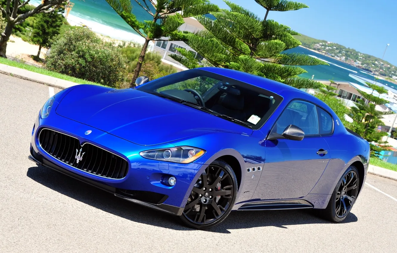 Фото обои небо, синий, Maserati, спорткар, курорт, GranTurismo, мазерати, передок