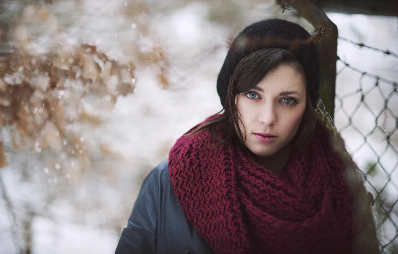 Фото обои зима, взгляд, шапка, шарф, боке, Portrait