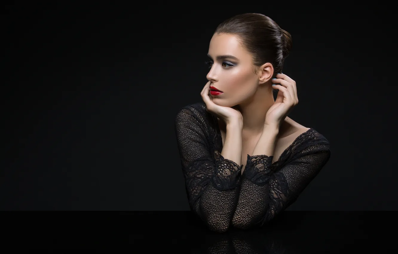 Фото обои dark, girl, black, fashion, care, eyes, glamour, face