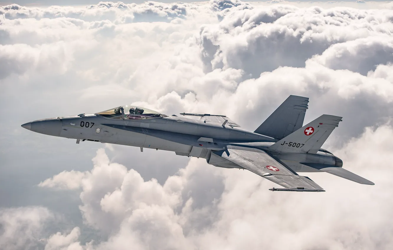 Фото обои Облака, Истребитель, Пилот, ВВС Швейцарии, F/A-18 Hornet, Кокпит, ПТБ