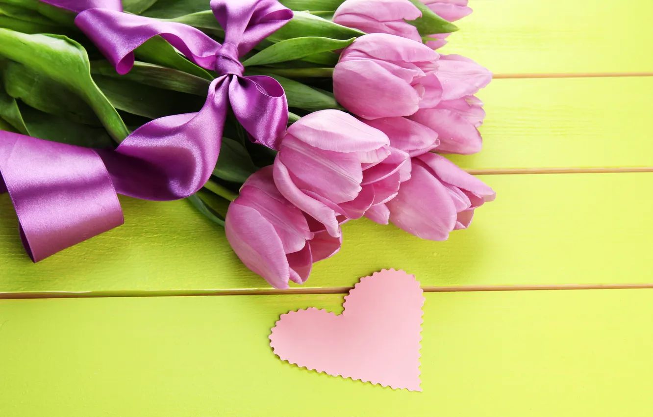 Фото обои цветы, букет, лента, тюльпаны, розовые, wood, pink, flowers