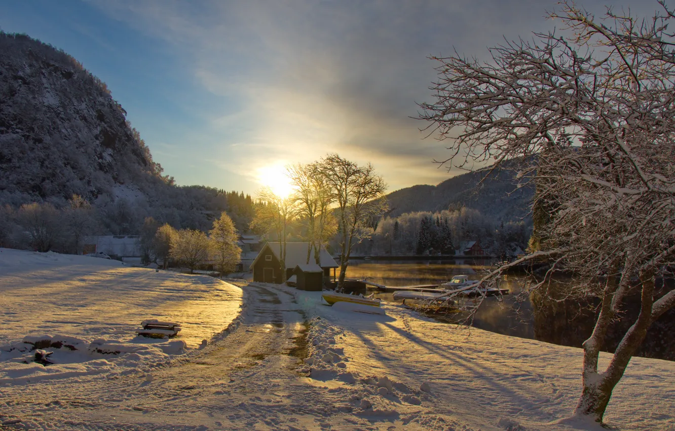 Фото обои зима, дорога, небо, солнце, облака, снег, деревья, закат