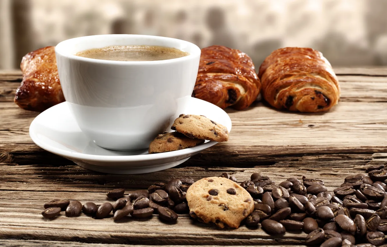 Фото обои кофе, печенье, кофейные зерна, круассаны