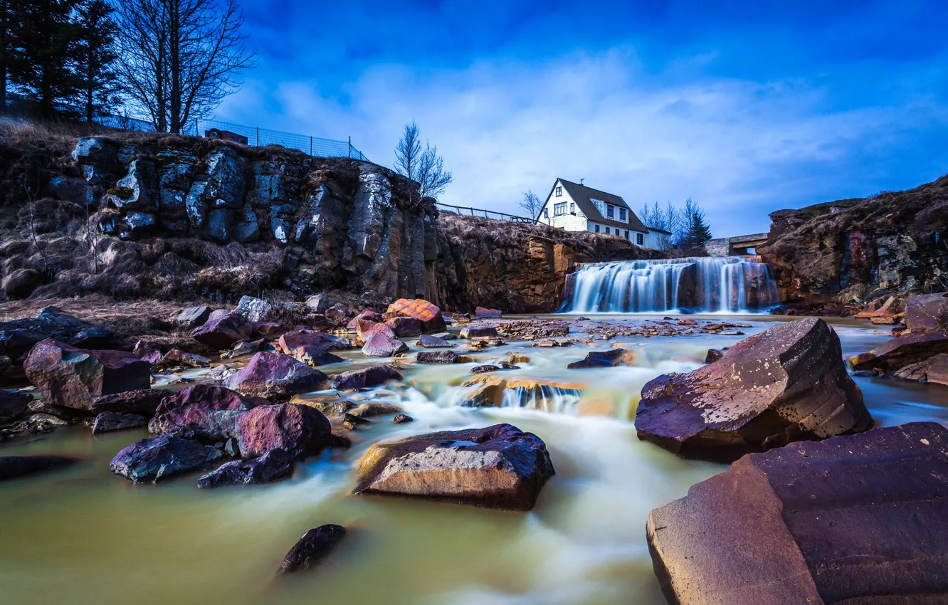 Фото обои дом, река, камни