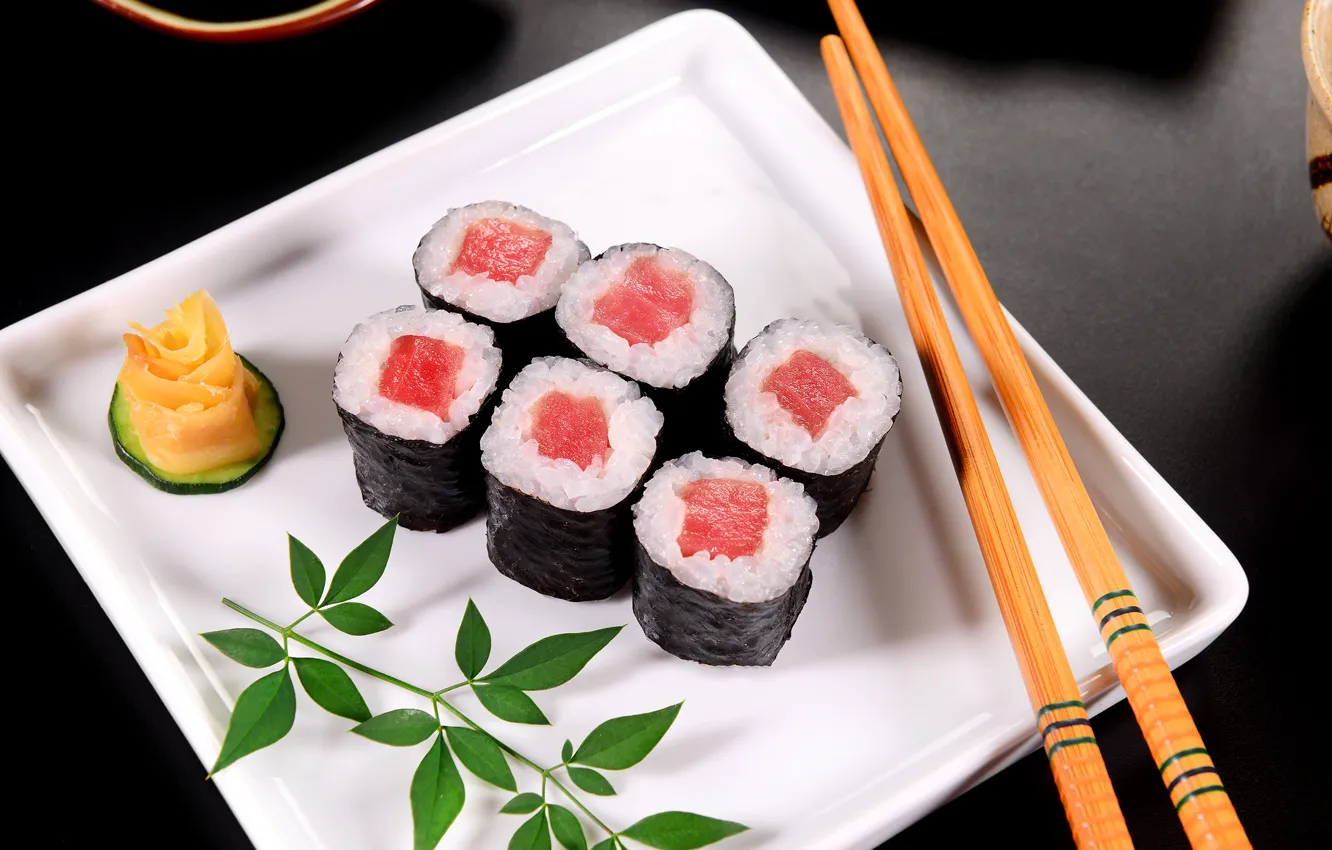 Фото обои рыба, палочки, тарелка, роллы