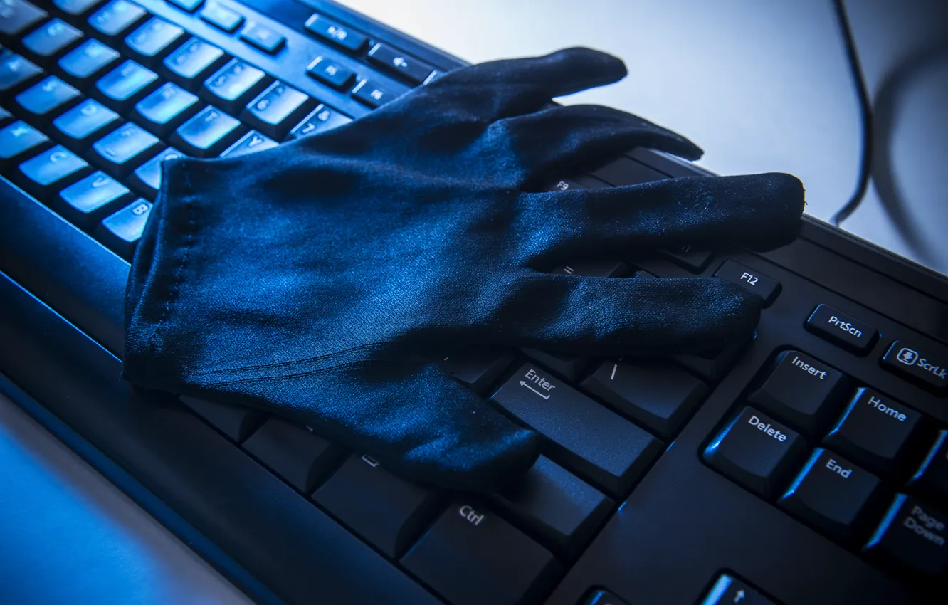 Фото обои gloves, keyboard, hackers, data theft