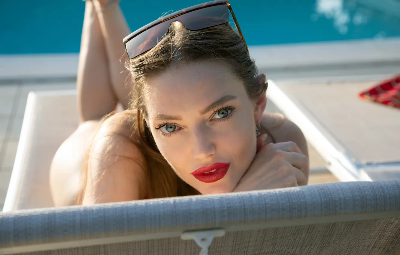 Фото обои model, brunette, red lips, gorgeous, photoshoot, posing, beautiful face, outdoors