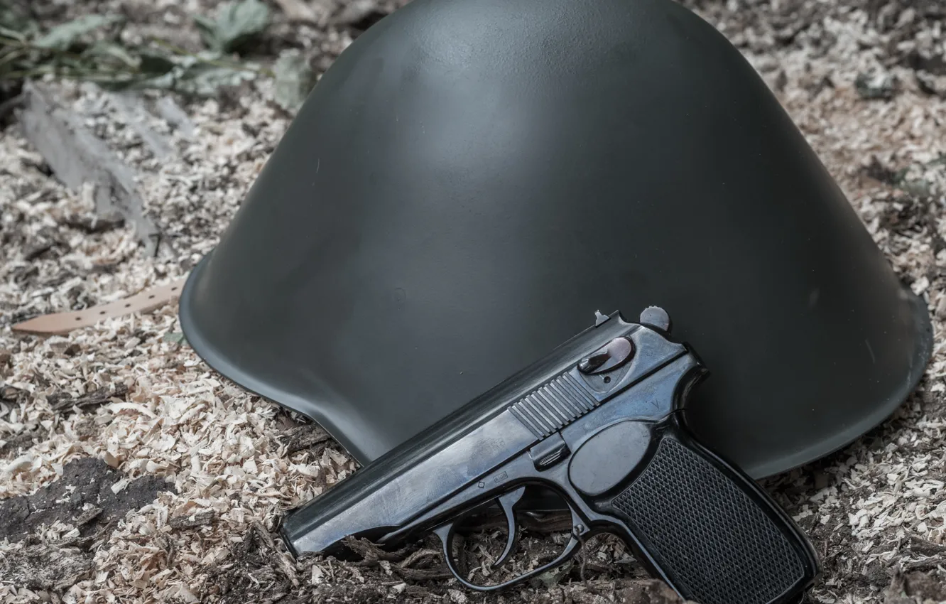 Фото обои пистолет, оружие, шлем, самозарядный, Макарова, German Makarov