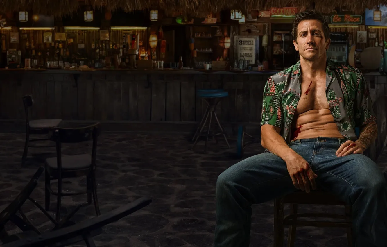 Фото обои мебель, стулья, бар, ремейк, Jake Gyllenhaal, Джейк Джилленхол, Dalton, Дом у дороги (2024)