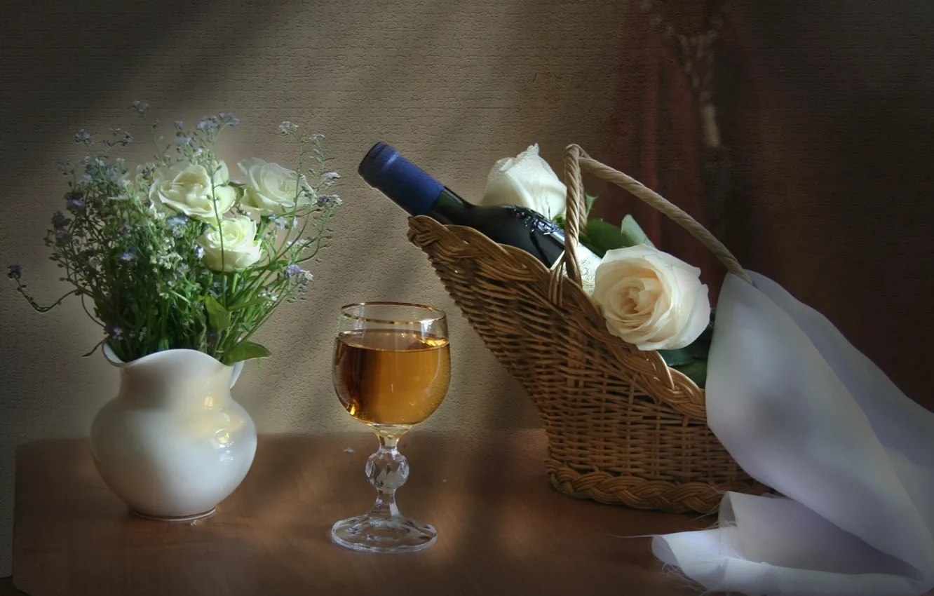 Фото обои вино, корзина, бокал, бутылка, розы, натюрморт