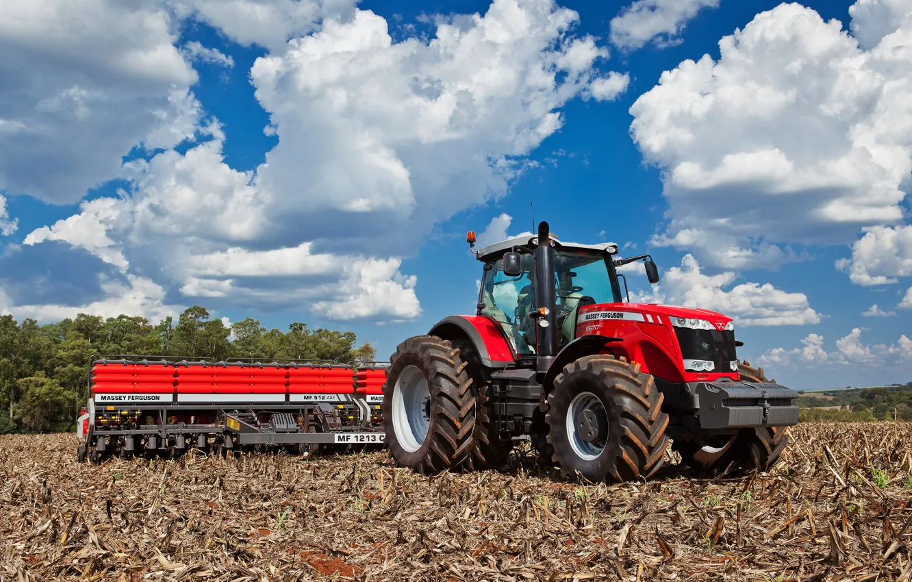 Фото обои поле, небо, трактор, колёса, Massey Ferguson, сельскохозяйственная техника, сеялка, противовес