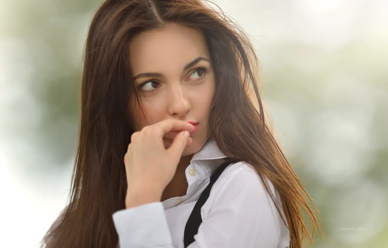 Фото обои girl, long hair, brown hair, brown eyes, photo, photographer, model, bokeh