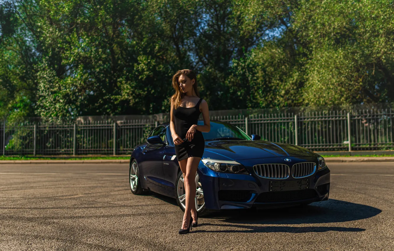 Фото обои девушка, милая, модель, BMW, Очки, Обои, Туфли, шатенка