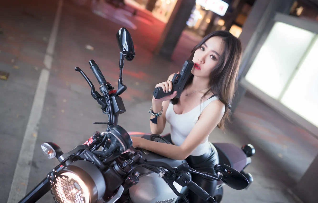 Фото обои девушка, пистолет, мотоцикл, азиатка