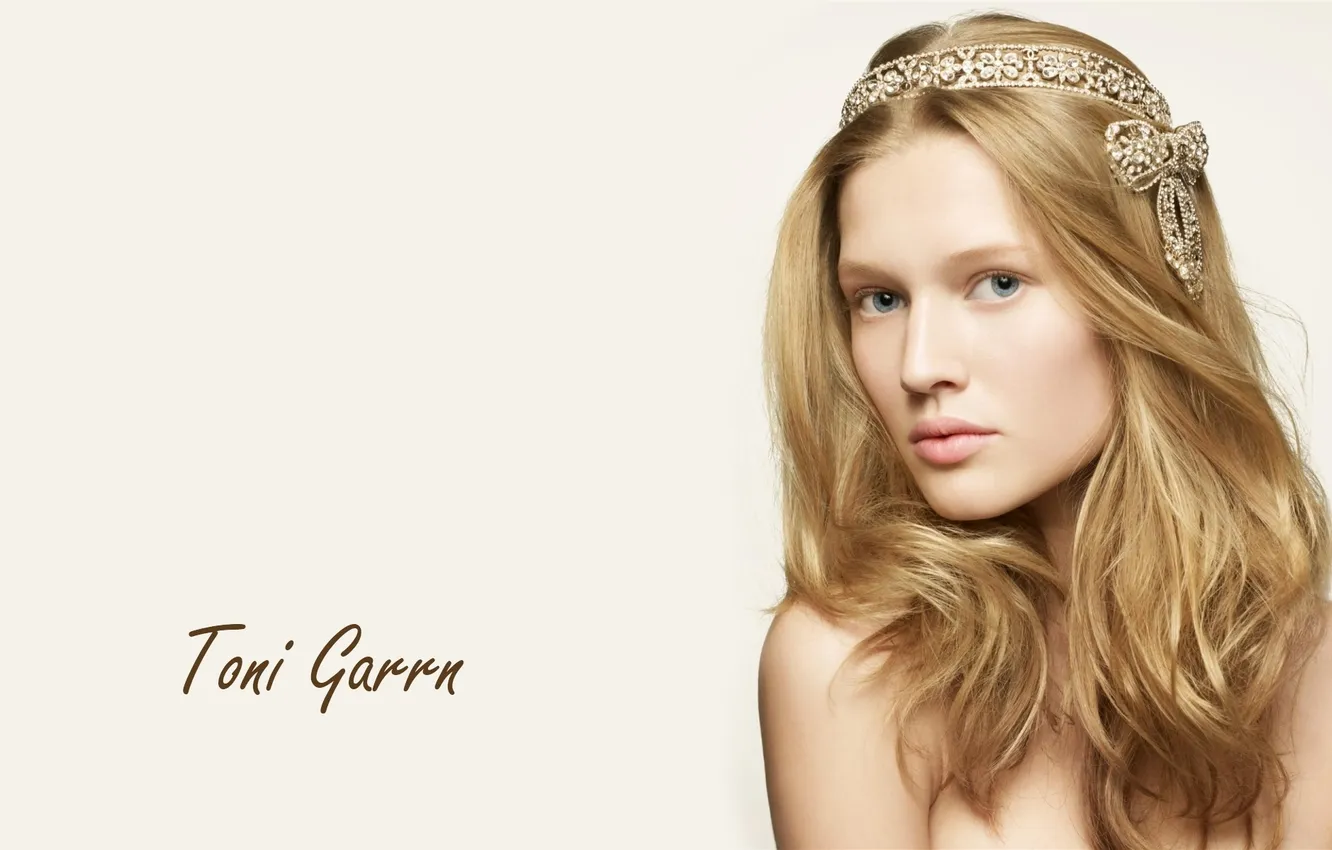 Фото обои взгляд, девушка, лицо, секси, фон, надпись, модель, волосы