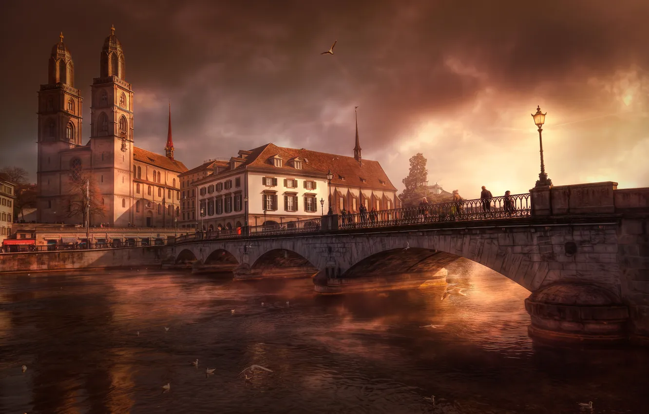 Фото обои тучи, мост, река, дома, Швейцария, церковь, Цюрих
