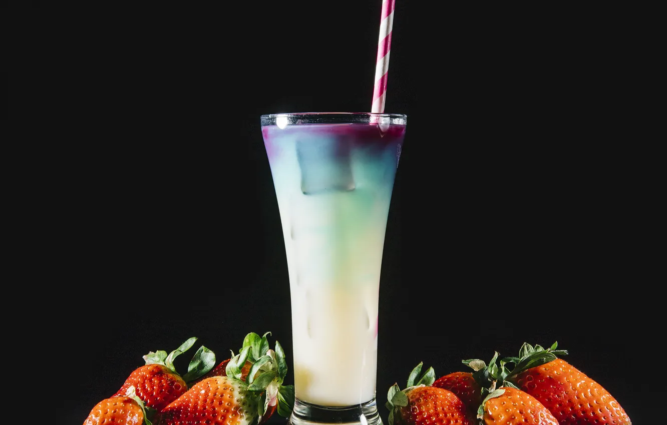 Фото обои ягоды, молоко, клубника, коктейль