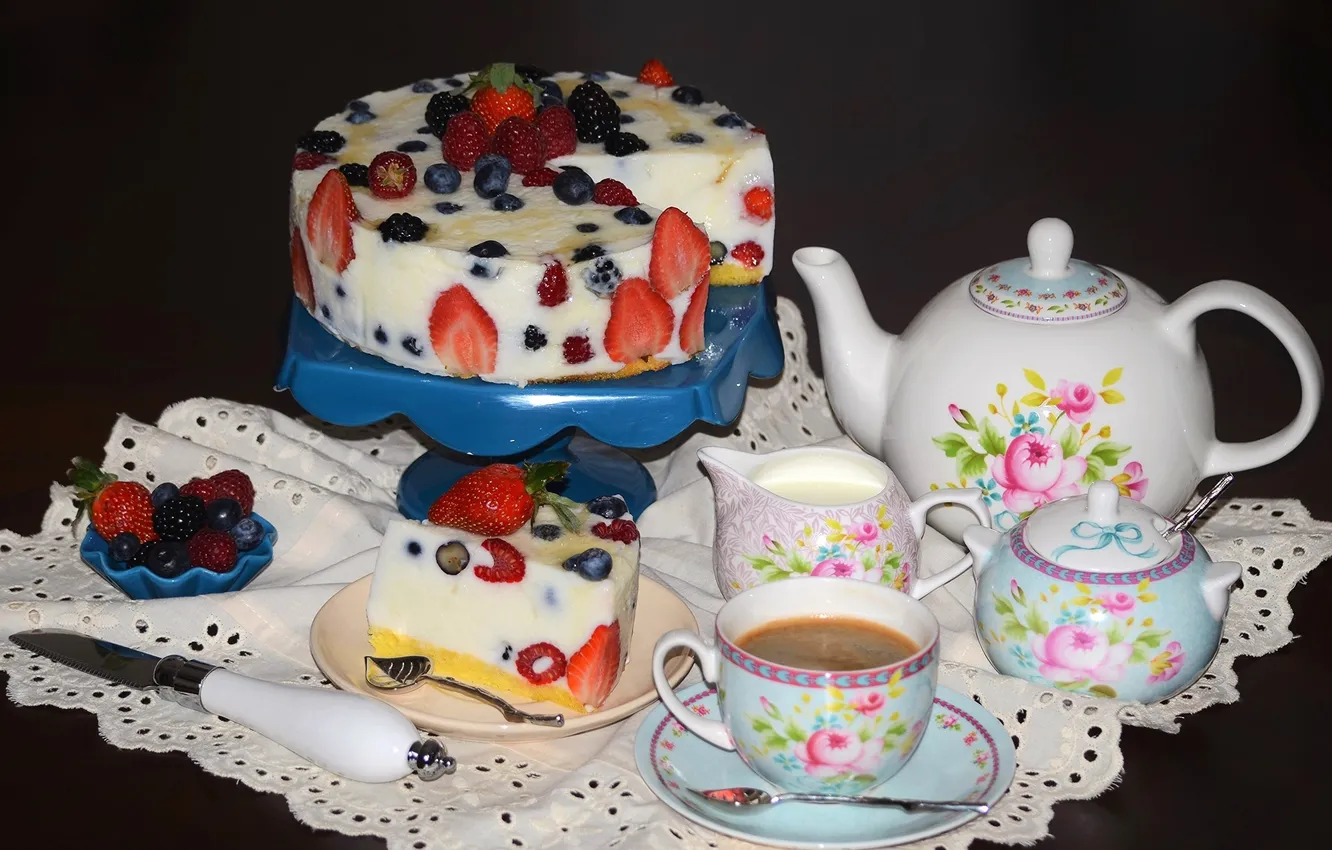 Фото обои ягоды, малина, кофе, клубника, торт, сервиз, голубика