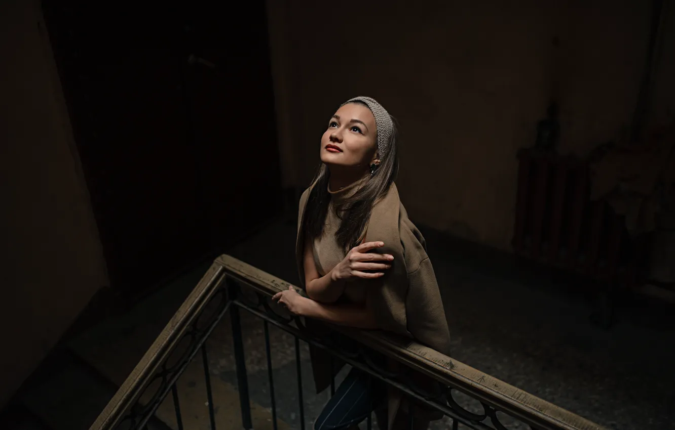 Фото обои грусть, девушка, александр стрелков, alex strelkovv, парадная лестница, фотосессия в парадной, непарадное в парадных, a.strelkovv
