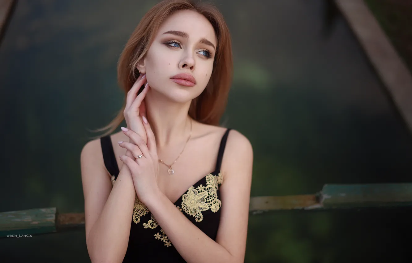 Фото обои девушка, лицо, поза, портрет, руки, Денис Ланкин