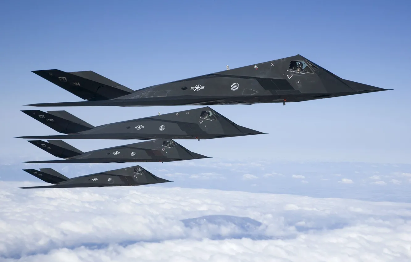 Фото обои небо, облака, самолеты, много, Lockheed, ударные, F-117, Nighthawk