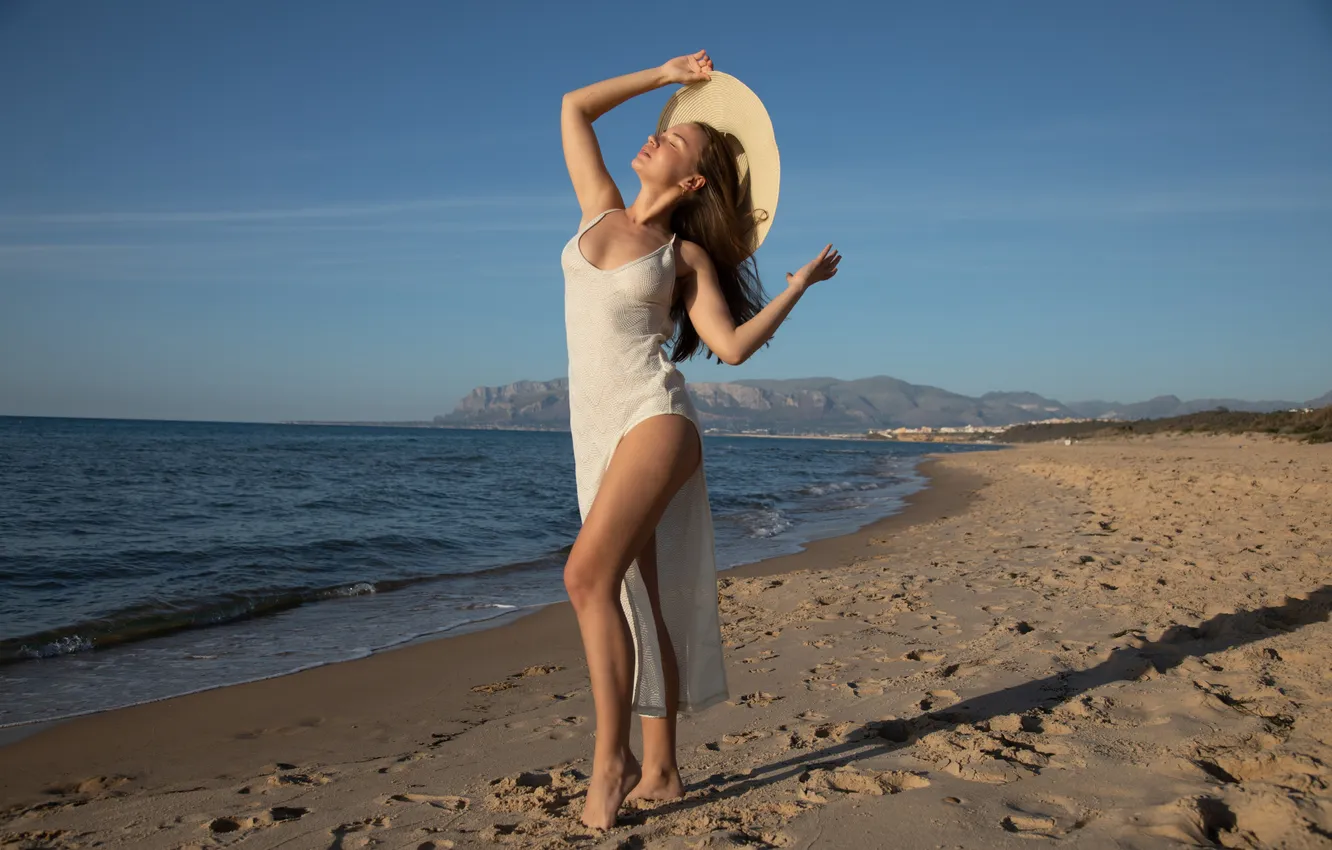Фото обои waves, beach, sky, long hair, ocean, nature, model, sand