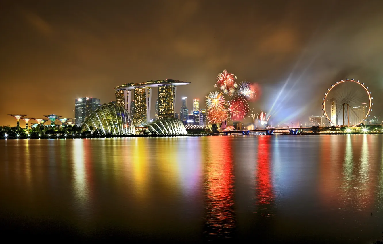 Фото обои небо, ночь, город, огни, праздник, колесо, подсветка, Сингапур