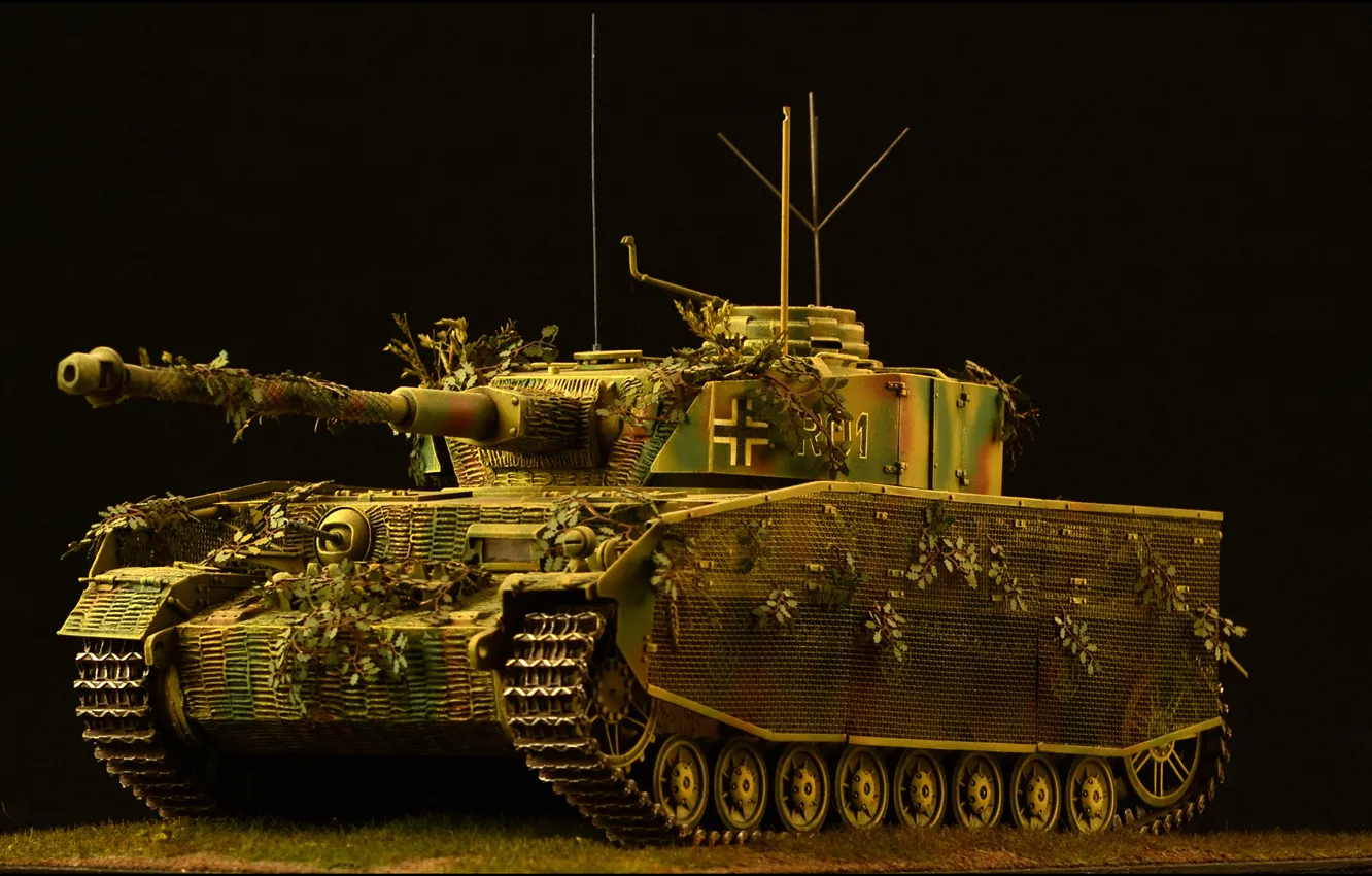 Фото обои игрушка, танк, немецкий, средний, моделька, Panzer IV