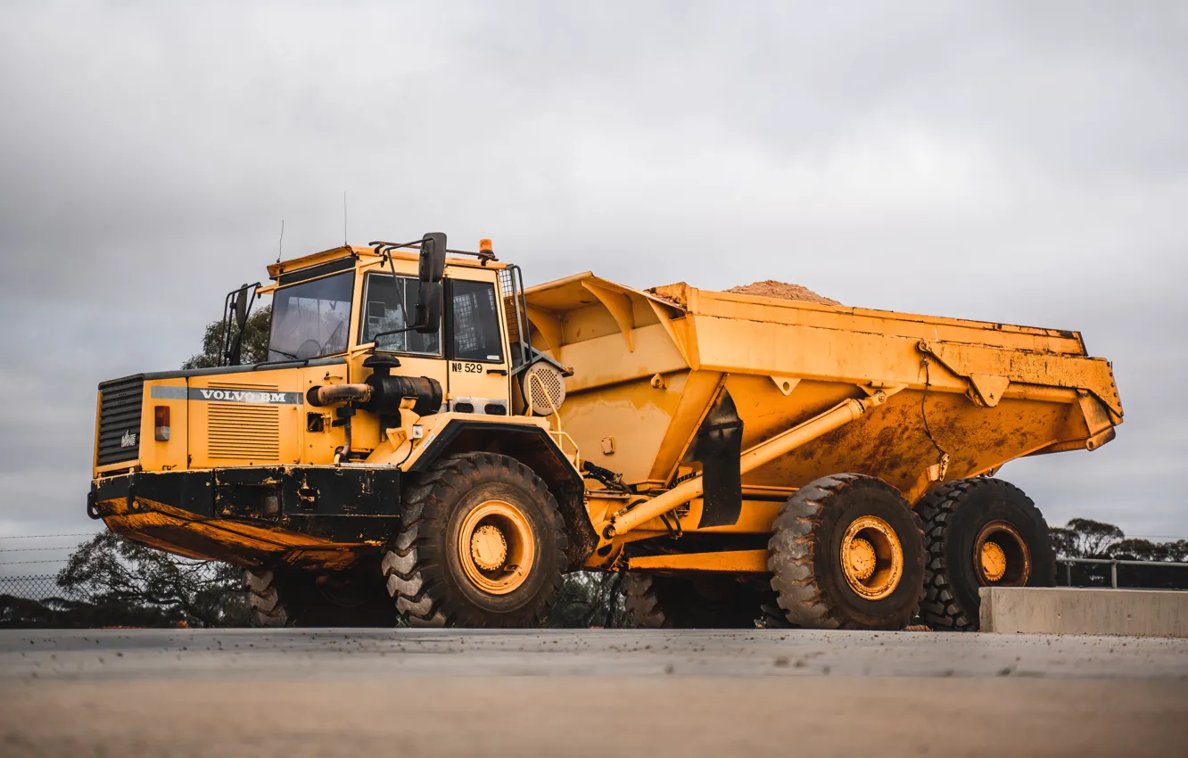 Фото обои Volvo, Truck, Sand, Tipper, Transport, Zac Edmonds