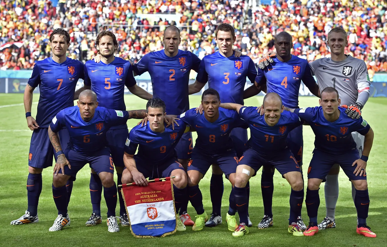 Фото обои Wesley Sneijder, Robin van Persie, ФИФА, FIFA, Робин ван Перси, Arjen Robben, Арьен Роббен, Ron …