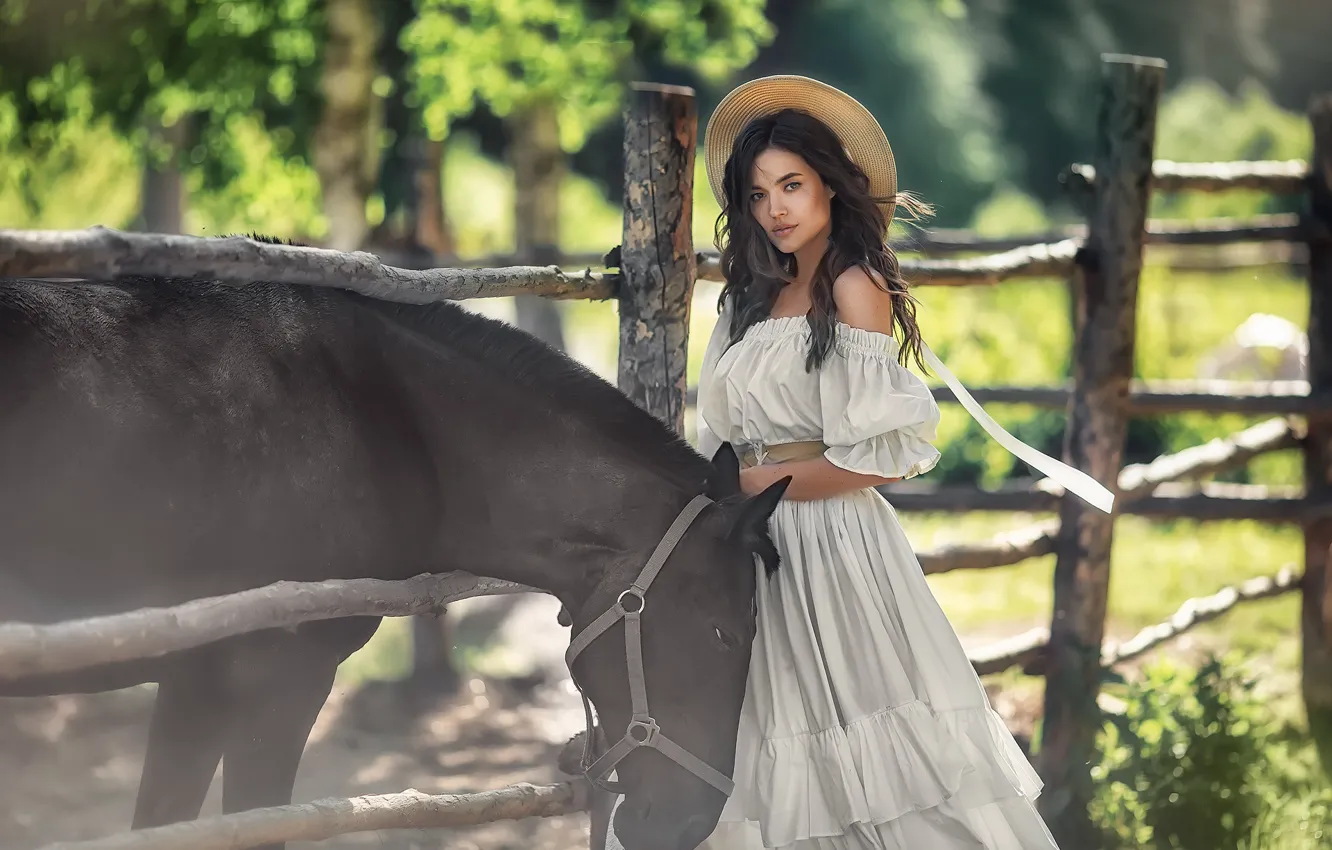 Фото обои лето, взгляд, девушка, поза, лошадь, шляпа, платье, Бармина Анастасия