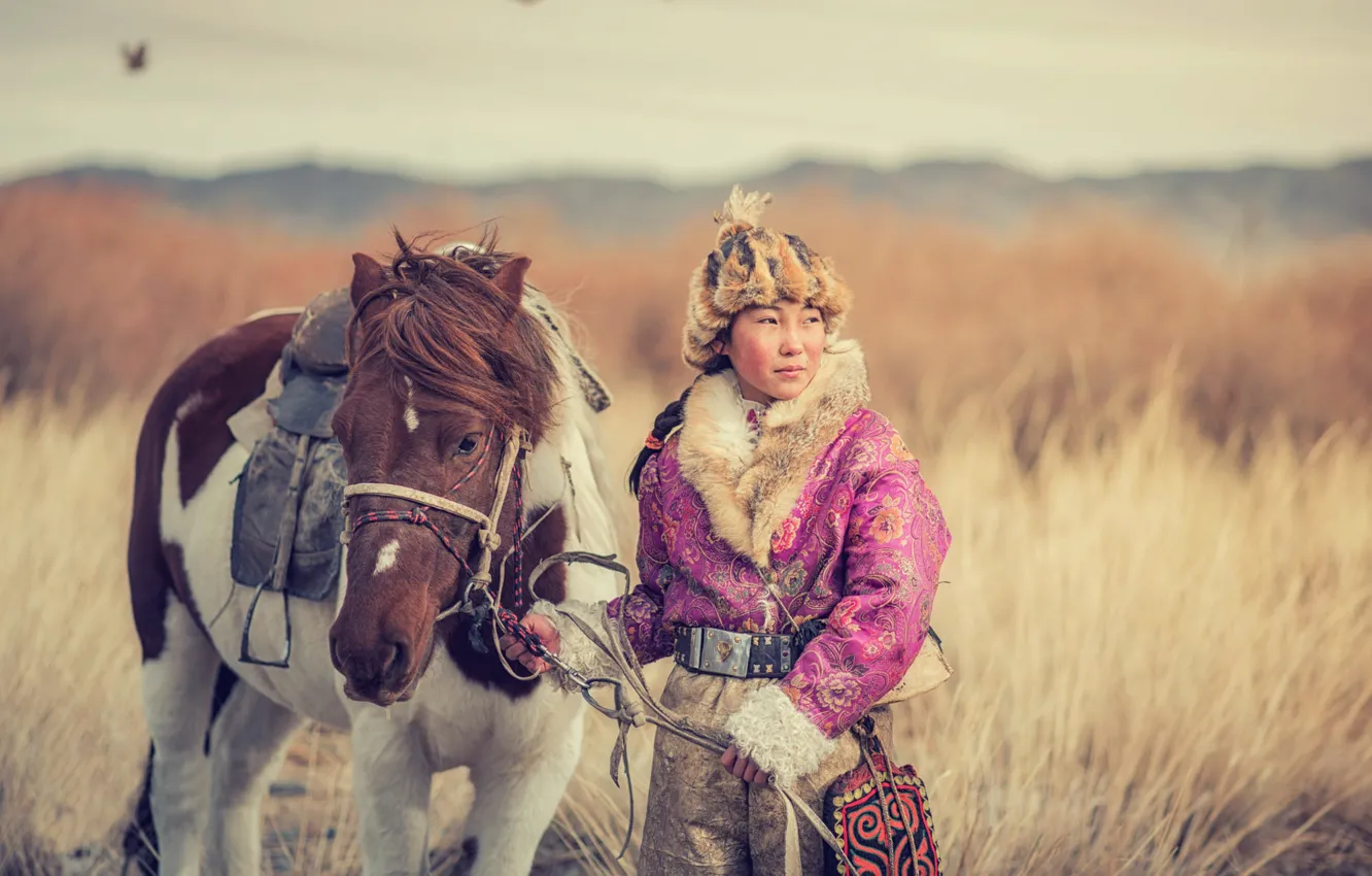 Фото обои девушка, степь, лошадь, Монголия