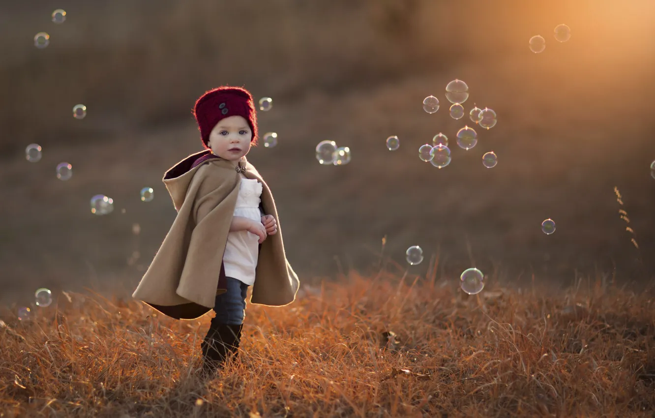 Фото обои шапка, мыльные пузыри, ребёнок, боке