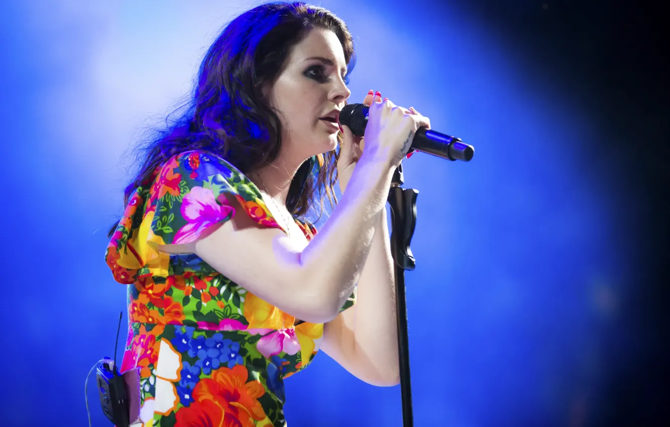 Фото обои микрофон, певица, Lana Del Rey, Coachella