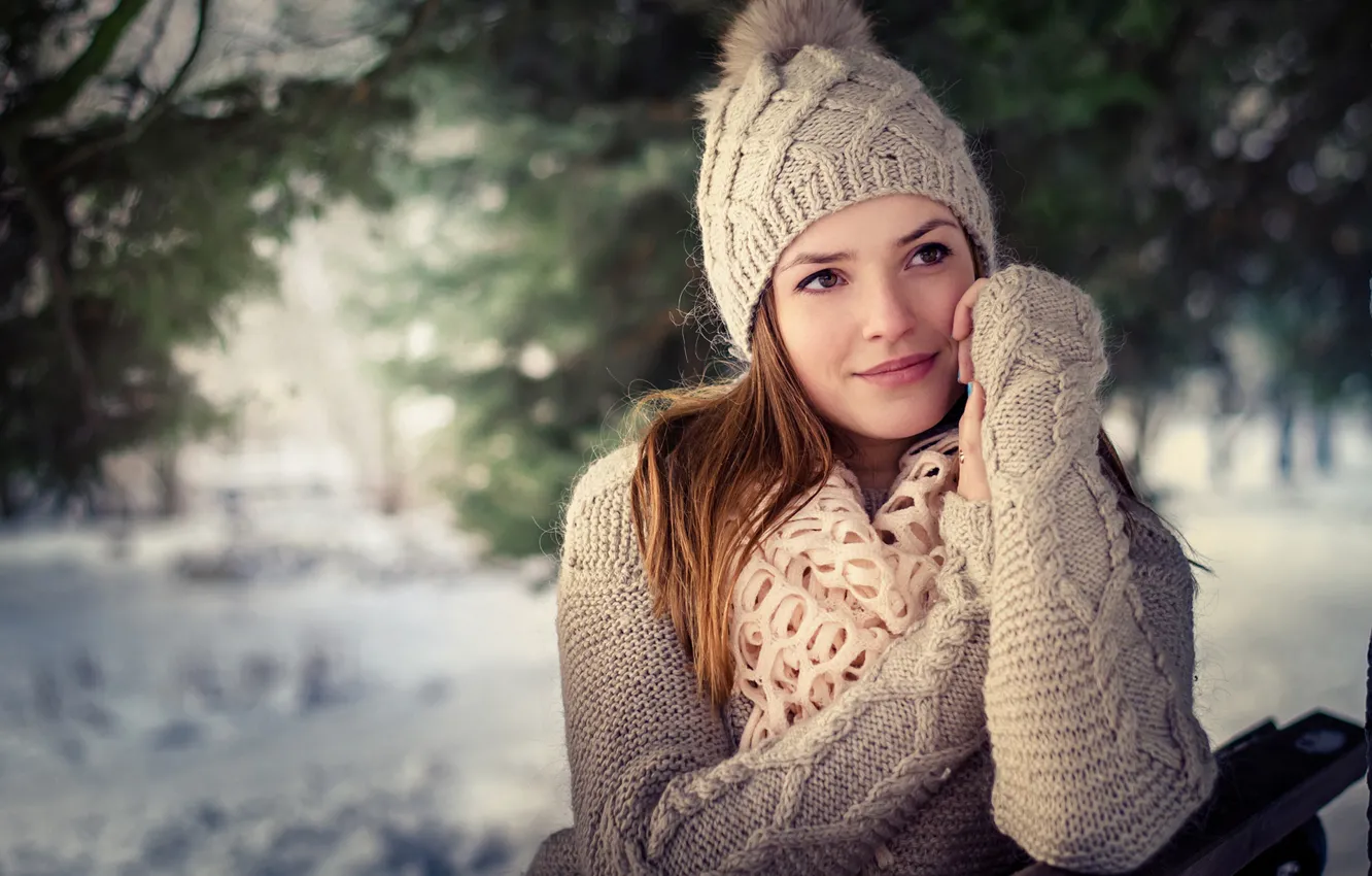 Фото обои зима, девушка, настроение, портрет, шапочка, свитер, боке, Сергей Томашев