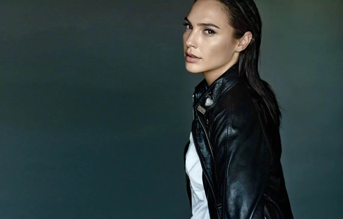 Фото обои girl, model, look, actress, Gal Gadot, leather jacket