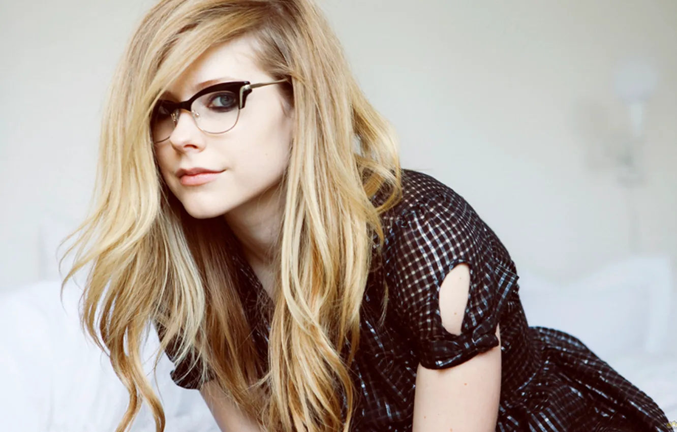 Фото обои музыка, очки, певица, Avril Lavigne