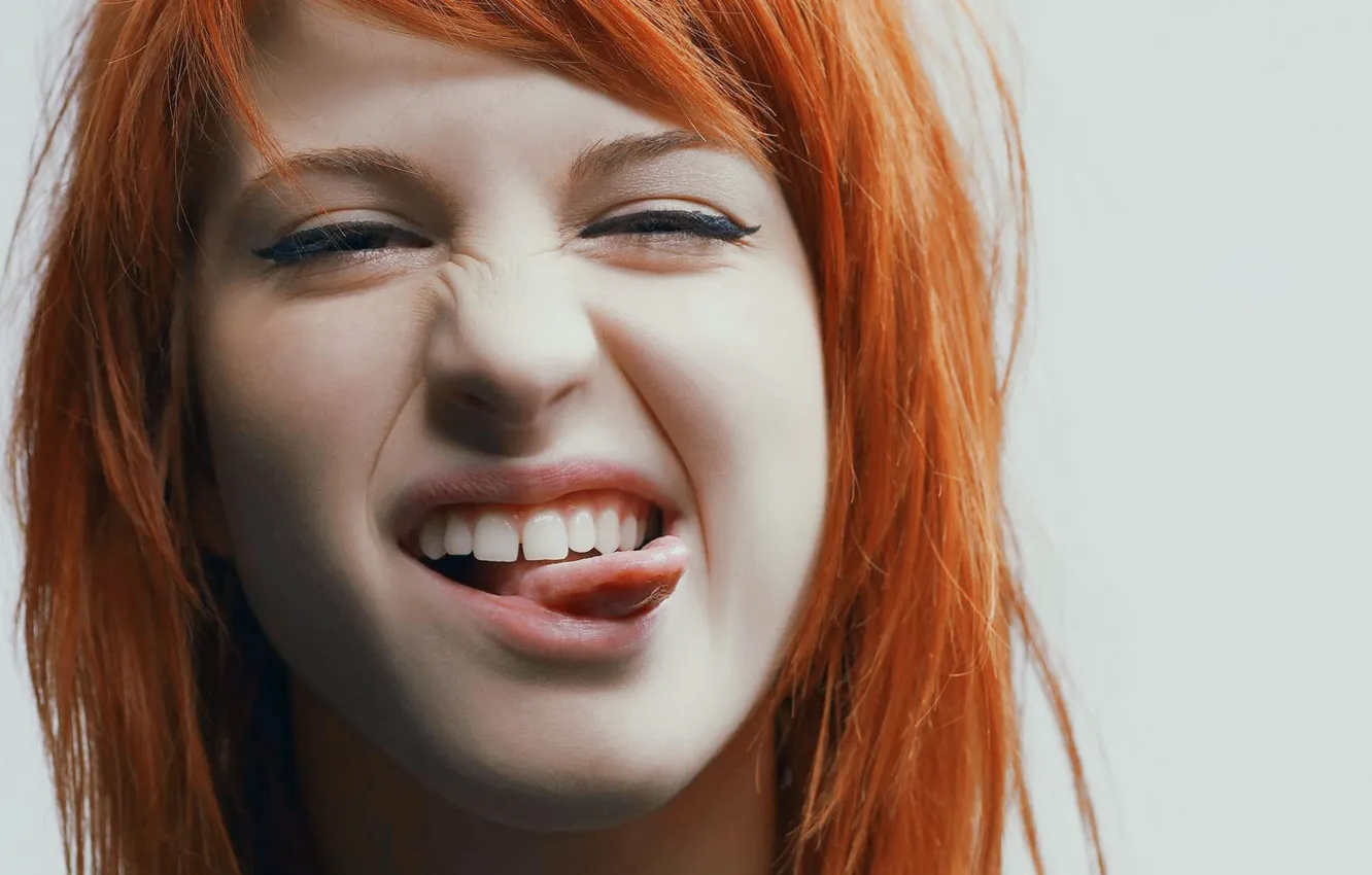 Фото обои язык, певица, рыжая, рожица, Hayley Williams