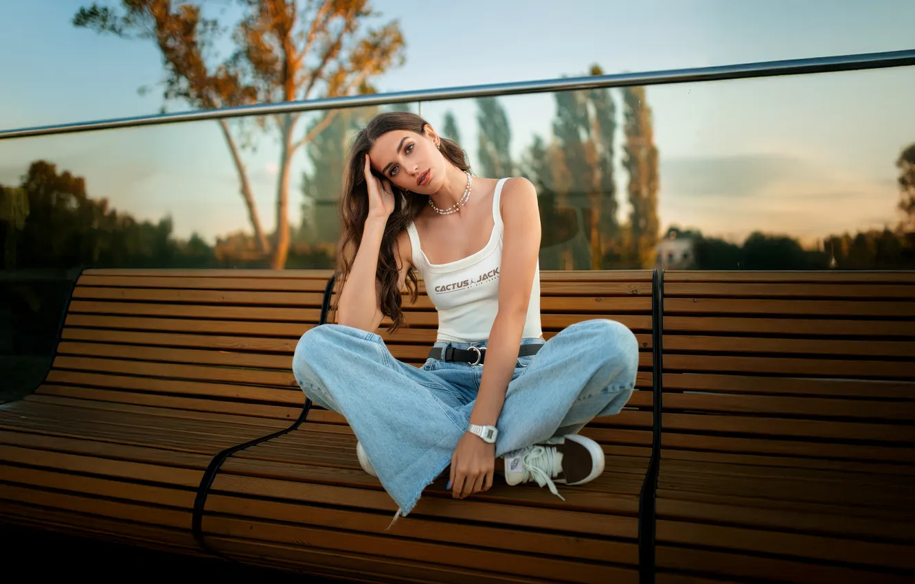 Фото обои girl, outdoor, sunight, hand in hairs