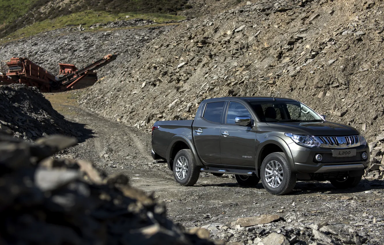 Фото обои Mitsubishi, пикап, L200, 2015, отвалы